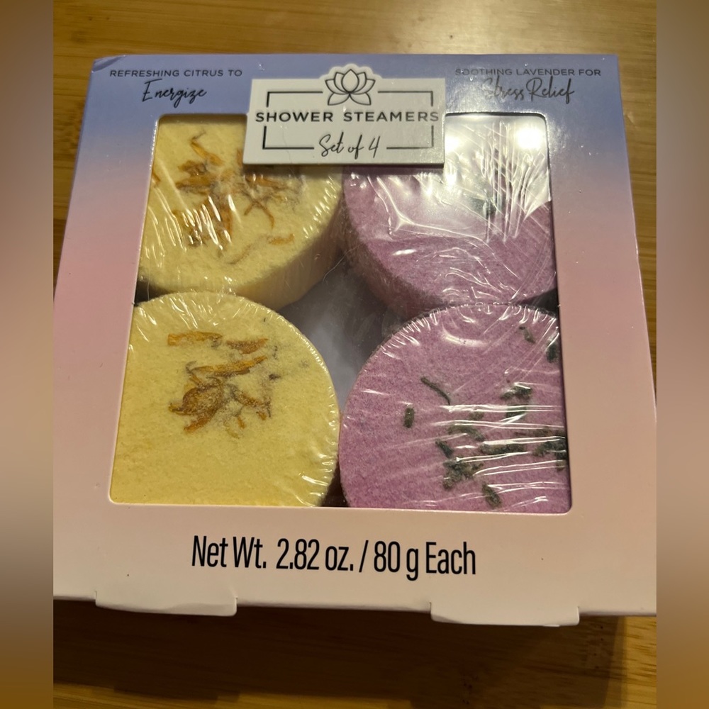 Shower steamers, set of 4, 2 citrus & 2 lavender NWT